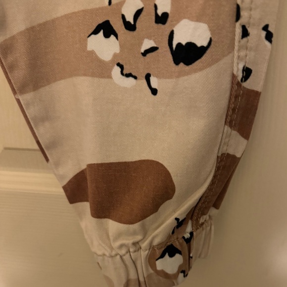 Forever 21 Camo Cargo Jeans - Picture 4 of 6